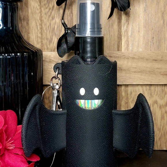 B&BW GITD Vampire Bat Holder & Vampire Blood Diamond Shimmer Mist Body Spray - Picture 3 of 5